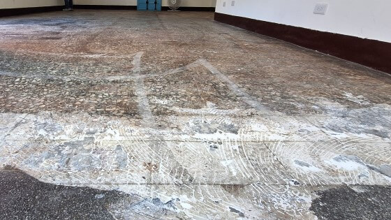 磨石子地板除膠前