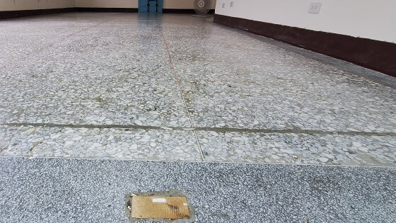 磨石子地板除膠後