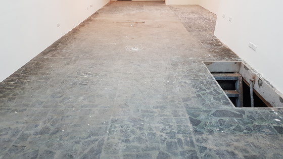 大理石地板除膠前