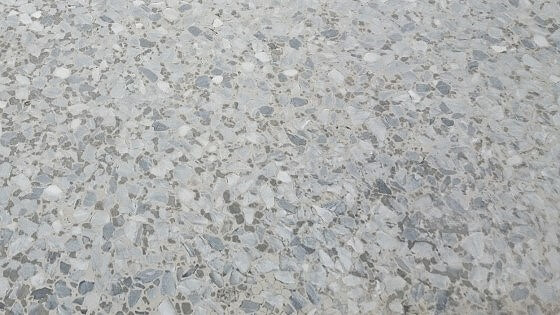 磨石子地板整平後