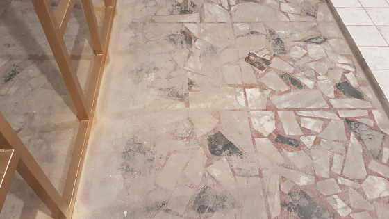 三重店面拼貼大理石地板除膠前
