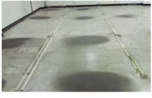 中和辦公室地板清潔前_滿地辦公椅輪刮磨造成嚴重的「黑眼圈」