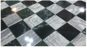 棋盤格花樣的傳統大理石地板