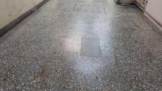 小吃店磨石子地板研磨打蠟後