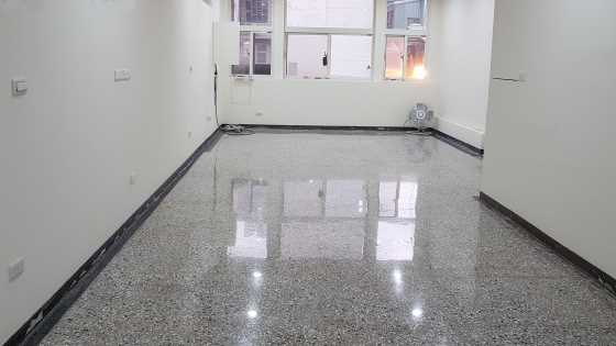 公寓磨石子地板拋光後