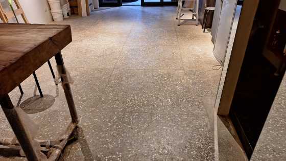 老舊磨石子地板