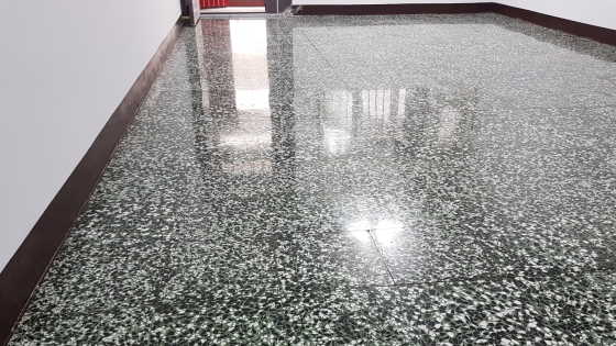 磨石子地磚拋光後煥然一新